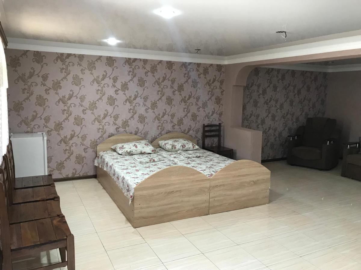 Гостевой Дом "Амза" Bed and Breakfast Tqvarcheli Exterior foto